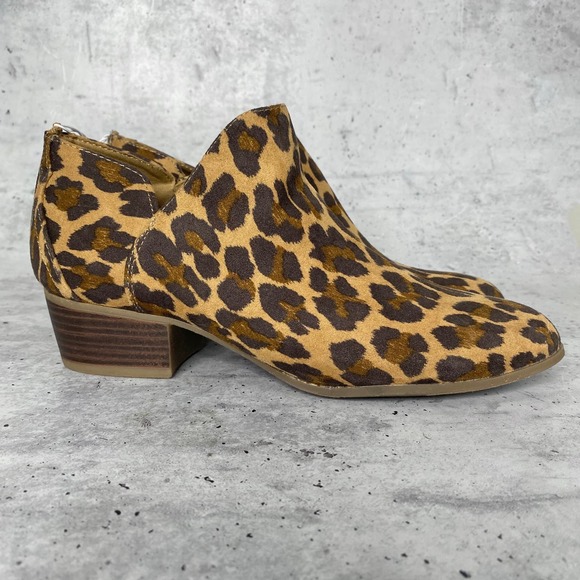 NWT Old Navy leopard print ankle bootie 8 - Picture 1 of 10